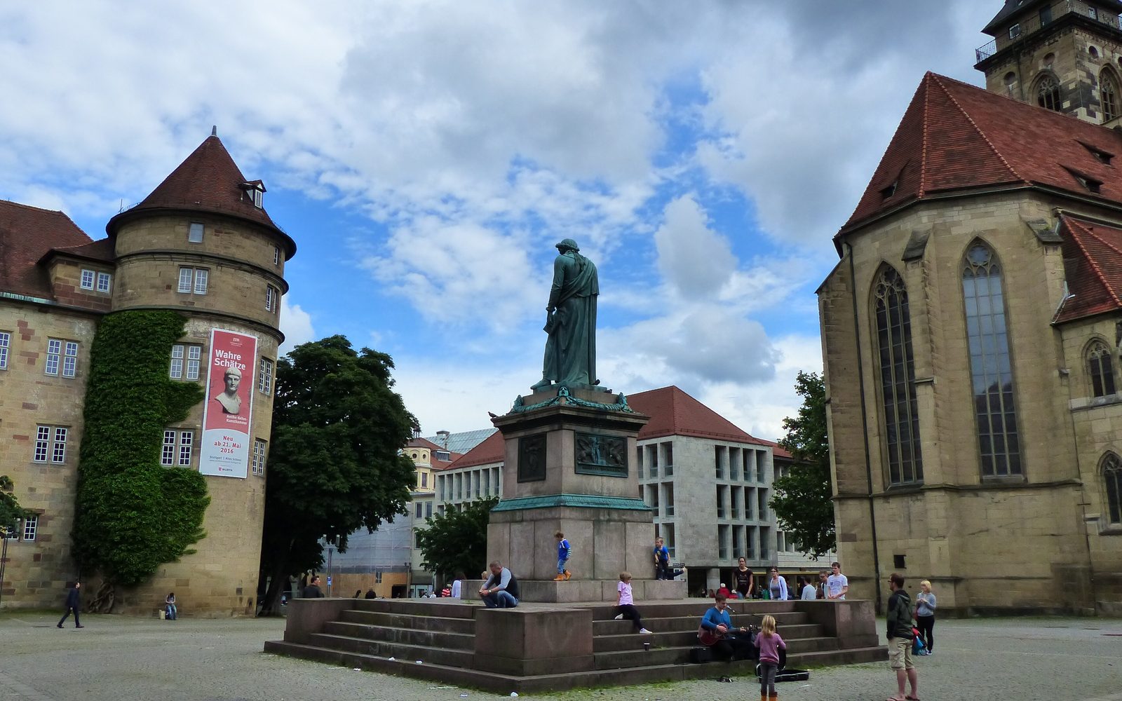 Schillerplatz Stuttgart mit Altem Schloss, Stiftskirche und Schiller-Denkmal