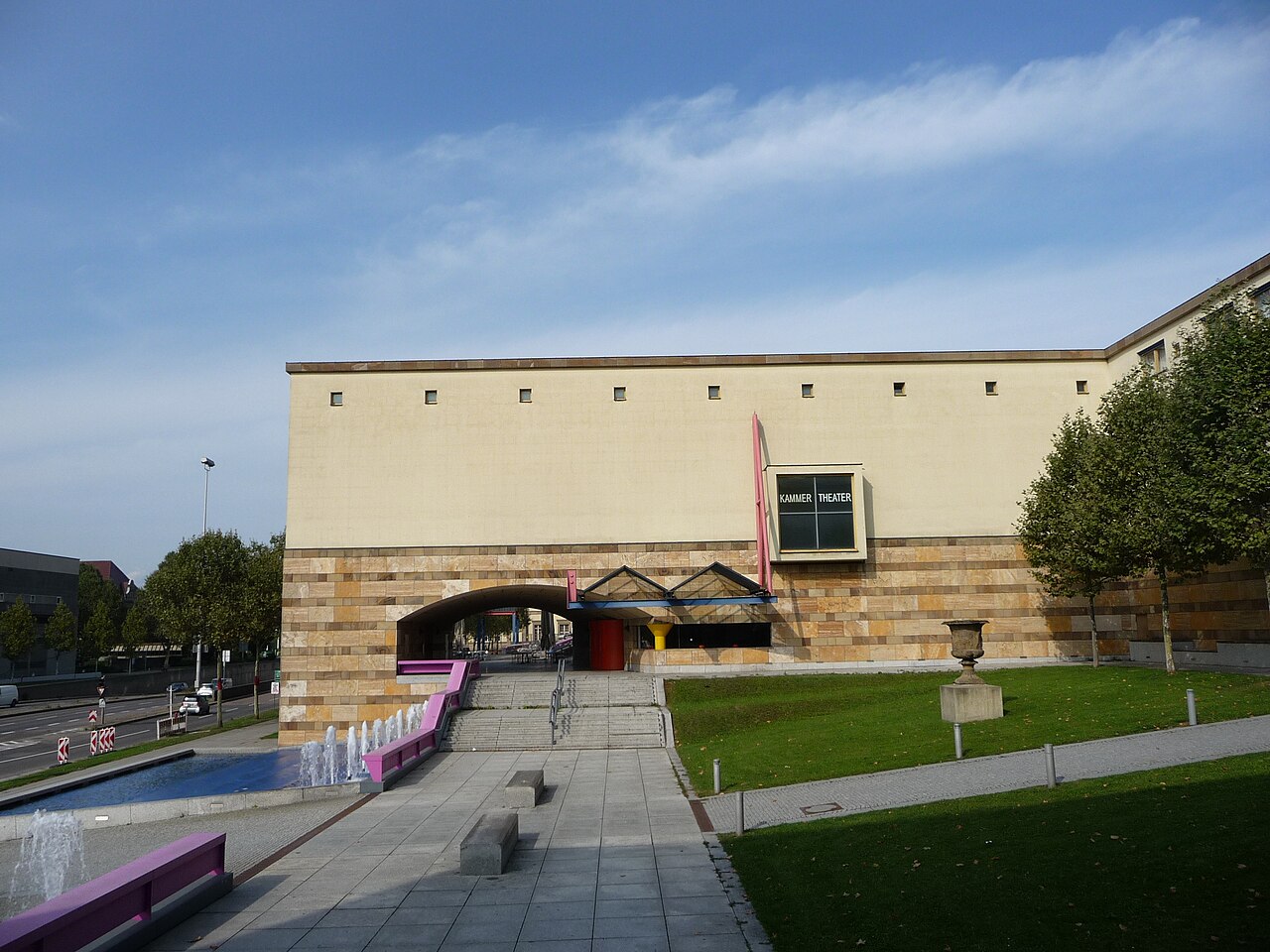 Neue Staatsgalerie Stuttgart - James Stirlings postmoderne Architektur-Ikone